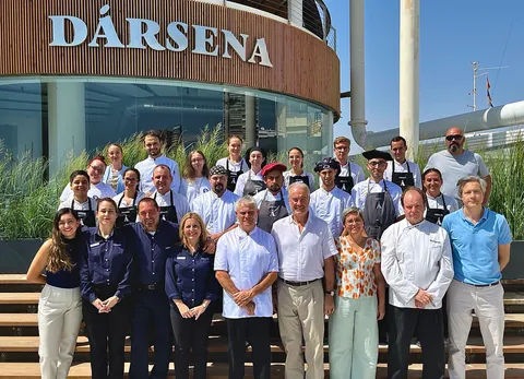 Todo el equipo de Dársena, de cocina y de sala, bajo el rótulo del restaurante